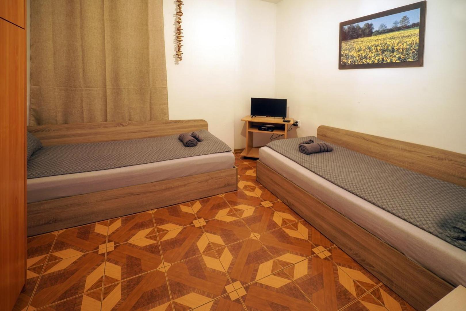 Halls Apartment *